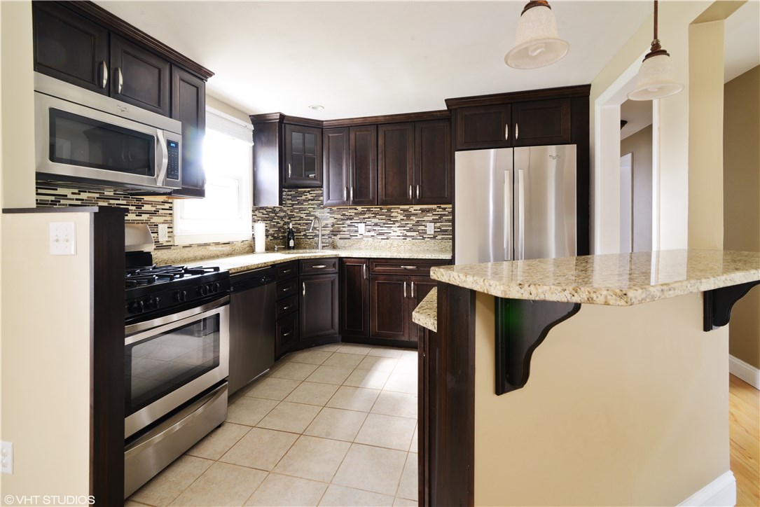 15 Dedham Road Warwick, RI 02888 - Photo 4 of 15