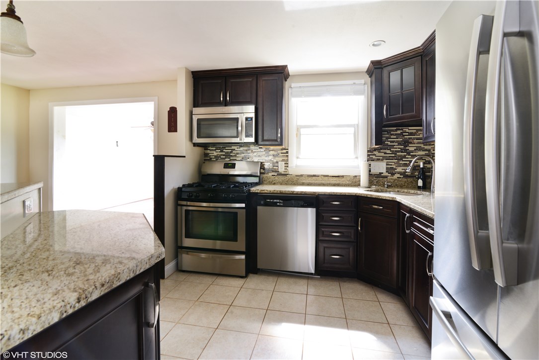 15 Dedham Road Warwick, RI 02888 - Photo 6 of 15