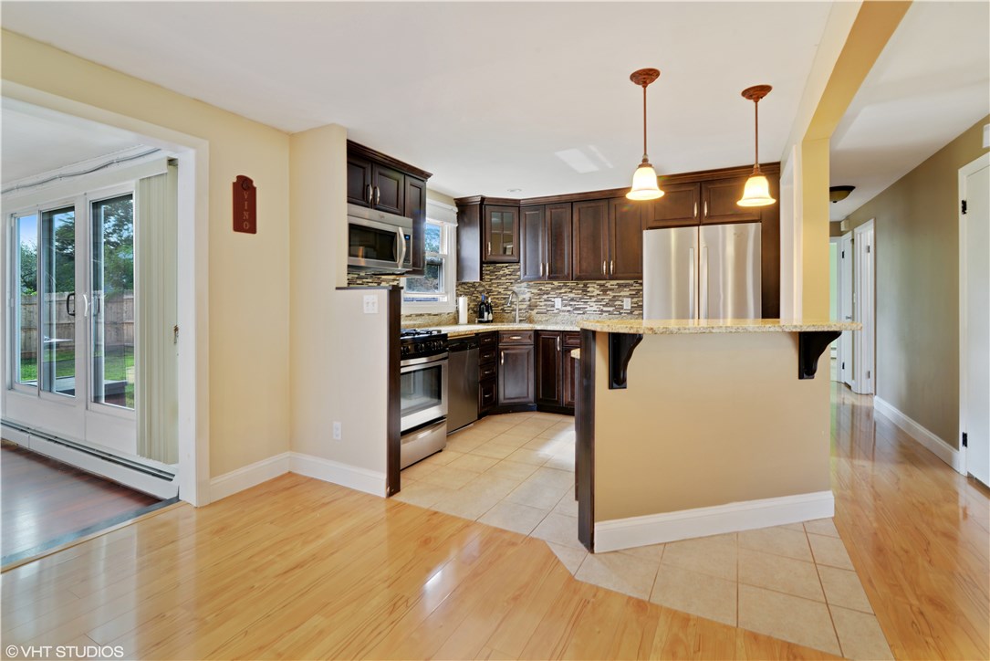 15 Dedham Road Warwick, RI 02888 - Photo 8 of 15
