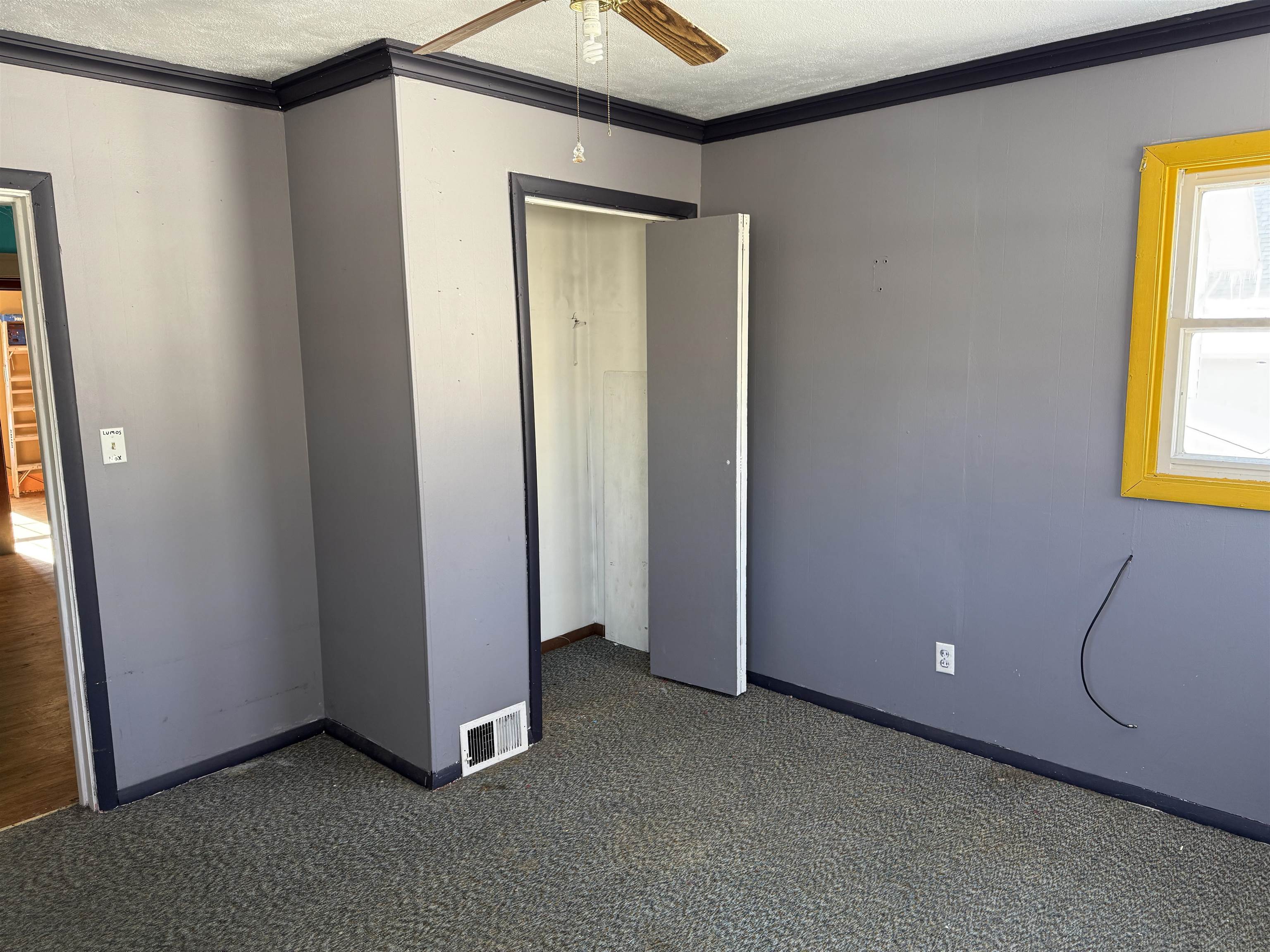 816 West Pleasant Street Freeport, IL 61032 - Photo 10 of 13 a view of an empty room with a window
