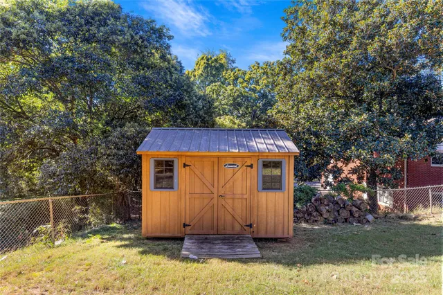 a view of backyard with tub and trees around