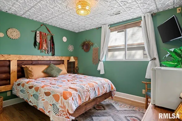 $390,000 | 221 South Monroe Street, Pittsfield, IL 62363