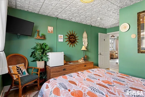 $390,000 | 221 South Monroe Street, Pittsfield, IL 62363