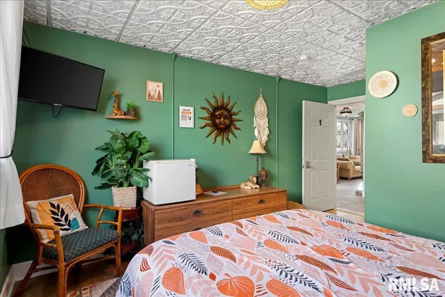 $400,000 | 221 South Monroe Street, Pittsfield, IL 62363