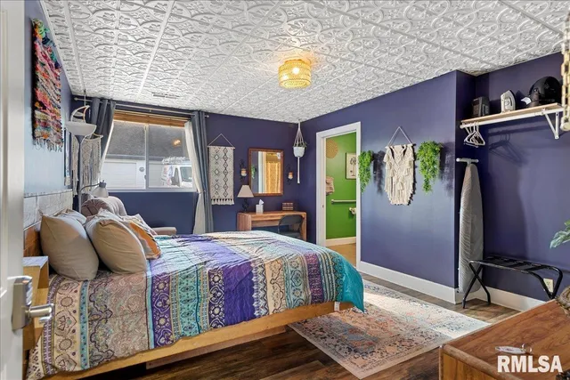 $400,000 | 221 South Monroe Street, Pittsfield, IL 62363