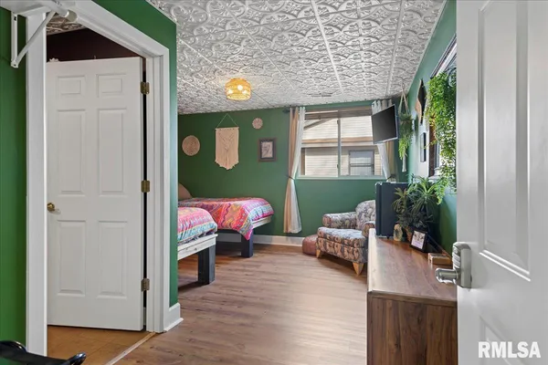 $390,000 | 221 South Monroe Street, Pittsfield, IL 62363