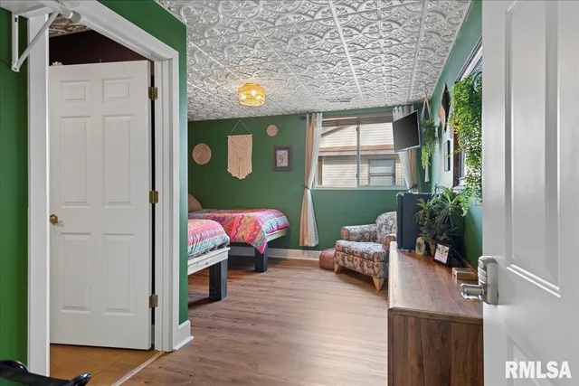 $400,000 | 221 South Monroe Street, Pittsfield, IL 62363