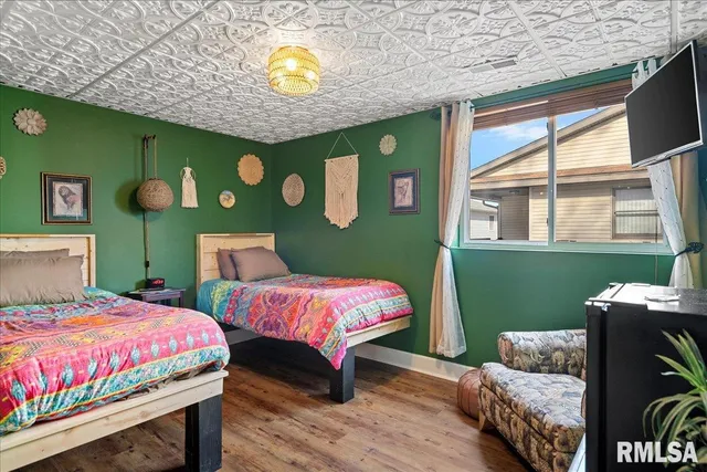 $400,000 | 221 South Monroe Street, Pittsfield, IL 62363