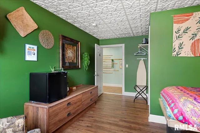 $400,000 | 221 South Monroe Street, Pittsfield, IL 62363