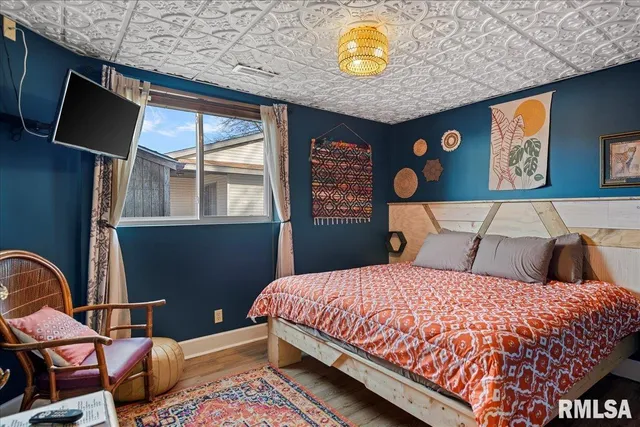 $400,000 | 221 South Monroe Street, Pittsfield, IL 62363