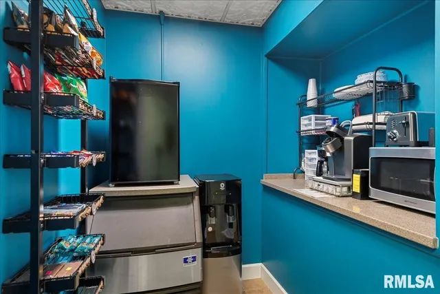 $400,000 | 221 South Monroe Street, Pittsfield, IL 62363