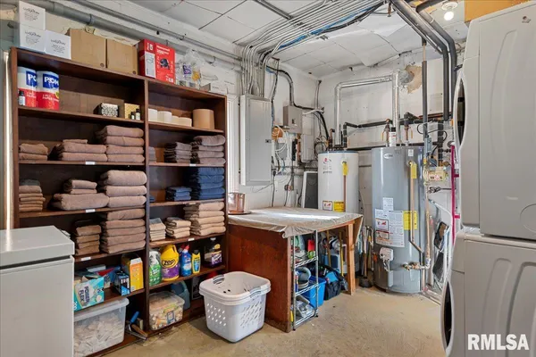 $390,000 | 221 South Monroe Street, Pittsfield, IL 62363