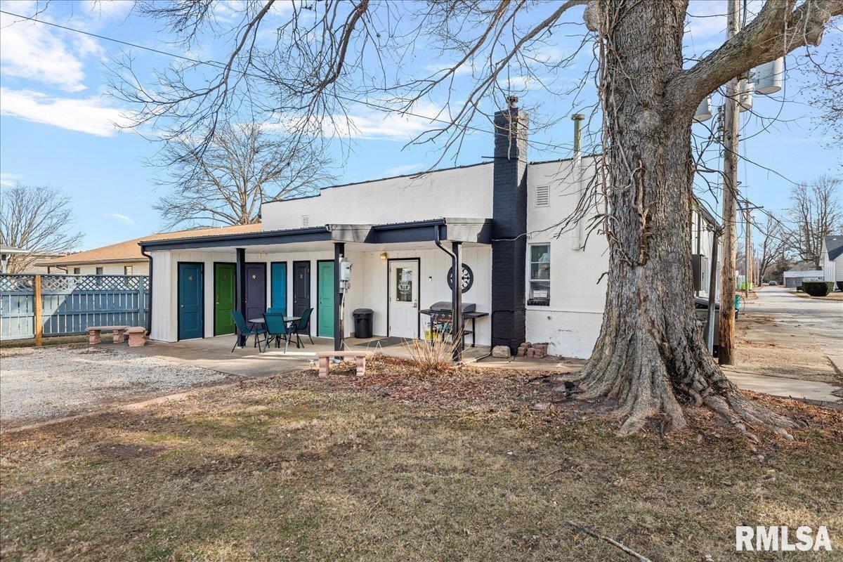 221 South Monroe Street Pittsfield, IL 62363 - Photo 39 of 45