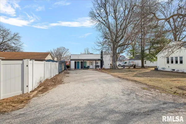 $390,000 | 221 South Monroe Street, Pittsfield, IL 62363