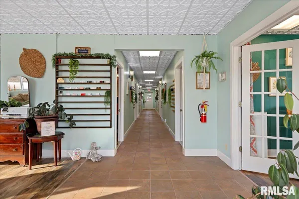 $390,000 | 221 South Monroe Street, Pittsfield, IL 62363