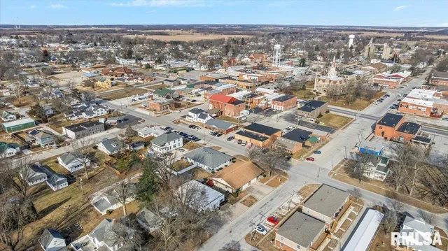 $400,000 | 221 South Monroe Street, Pittsfield, IL 62363