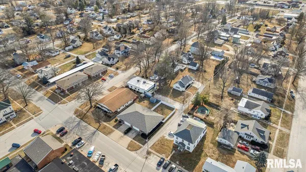 $390,000 | 221 South Monroe Street, Pittsfield, IL 62363