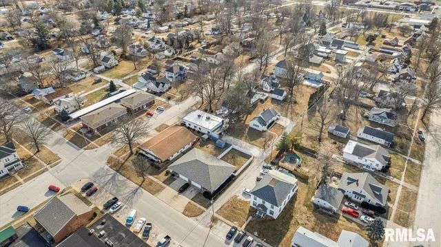 $400,000 | 221 South Monroe Street, Pittsfield, IL 62363