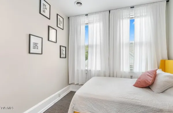 $2,200 | 313 South Cutler Street, Greeneville, TN 37743