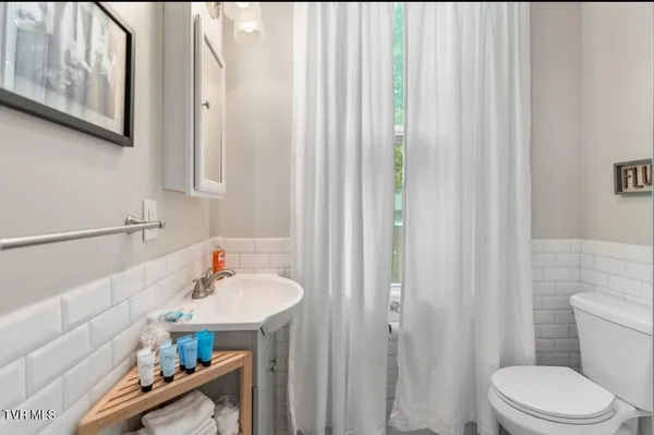 $2,200 | 313 South Cutler Street, Greeneville, TN 37743