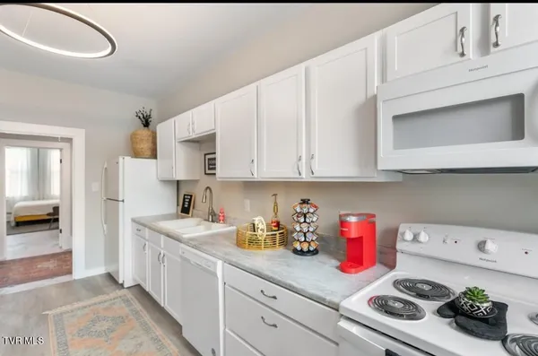 $2,200 | 313 South Cutler Street, Greeneville, TN 37743