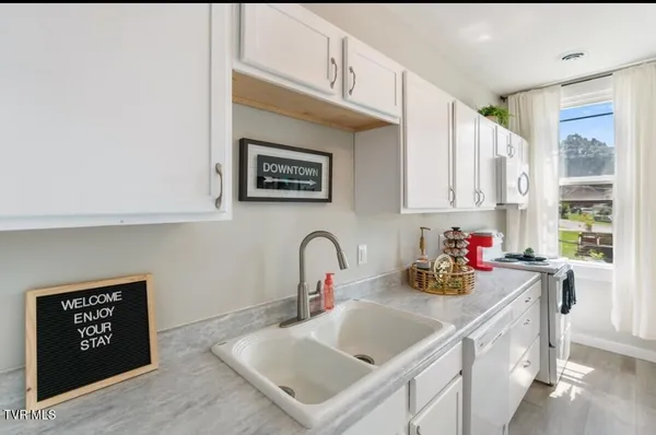 $2,200 | 313 South Cutler Street, Greeneville, TN 37743