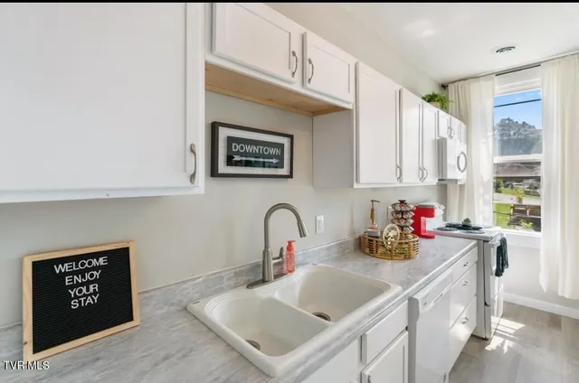 $2,200 | 313 South Cutler Street, Greeneville, TN 37743