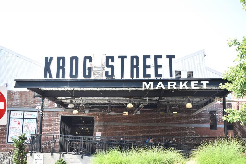 148 Waverly Way Northeast, Unit 6 Atlanta, GA 30307 - Photo 29 of 32 a view of a chairs and table in the back yard of the house