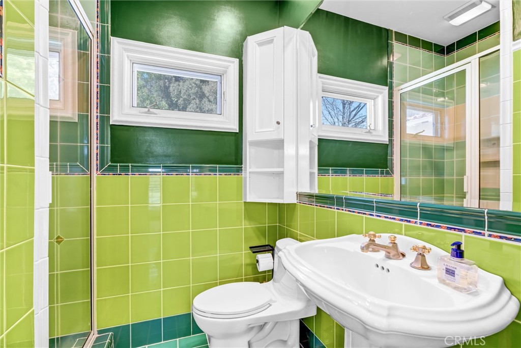 2290 Lombardy Road San Marino, CA 91108 - Photo 49 of 54 Pool House Bath