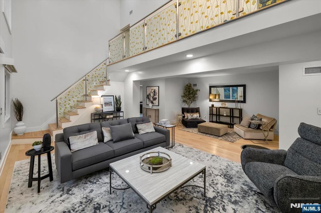 827 Alden Road Paramus, NJ 07652 - Photo 3 of 35 Gallery Image 3