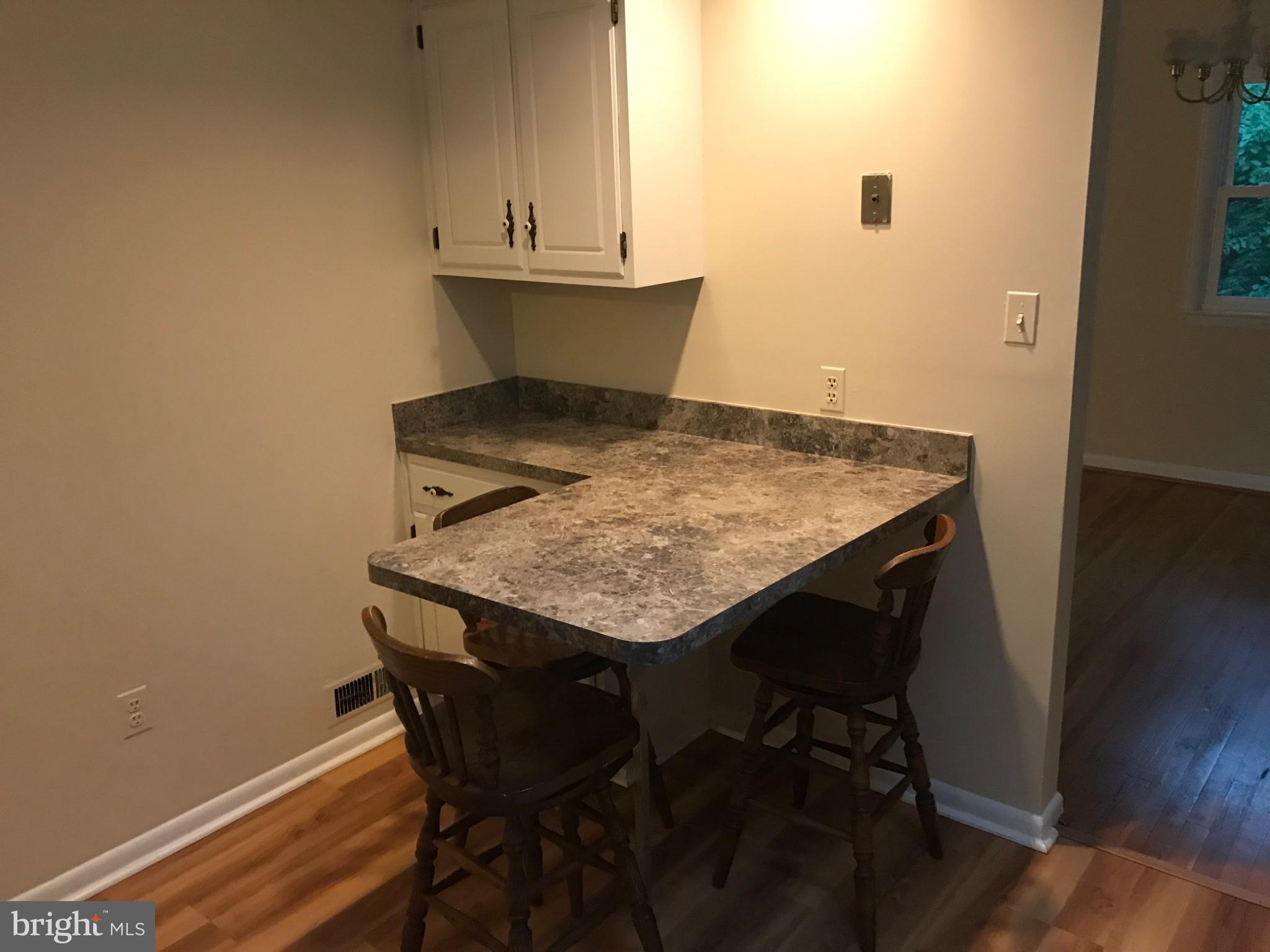 113 Kingsley Road Southwest Vienna, VA 22180 - Photo 12 of 40 Cozy nook for casual dining.