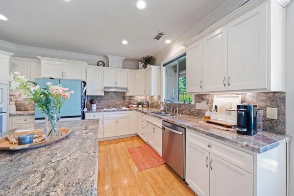 $689,900 | 2945 Forest Hills Drive, Redding, CA 96002