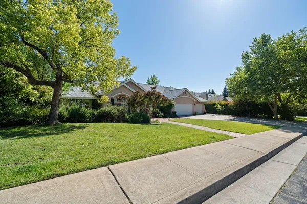 $689,900 | 2945 Forest Hills Drive, Redding, CA 96002