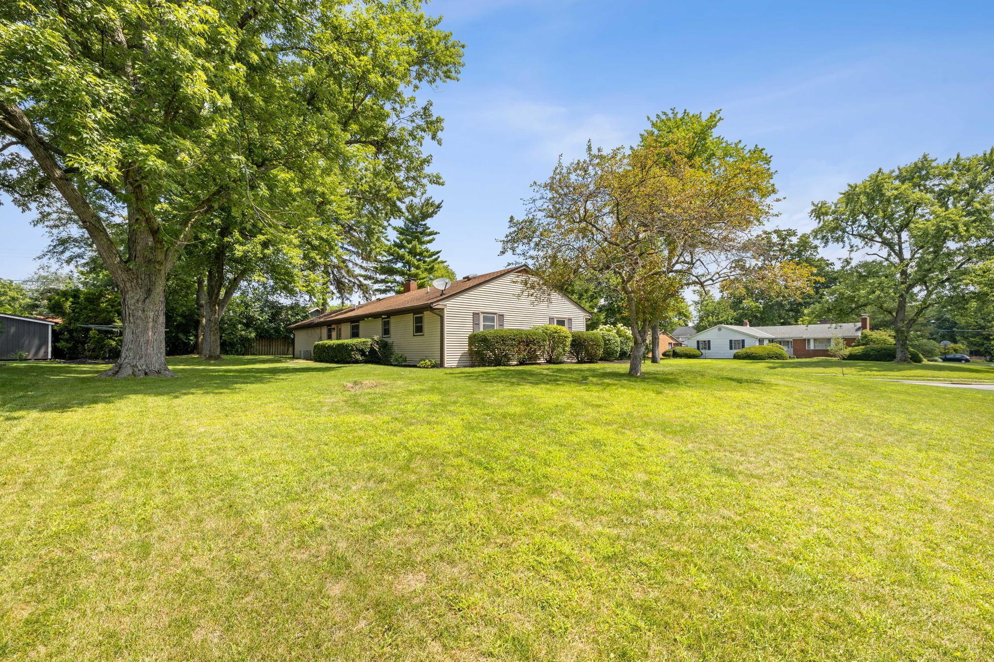 3951 Mountview Road Columbus, OH 43220 - Photo 31 of 35 LARGE Corner Lot