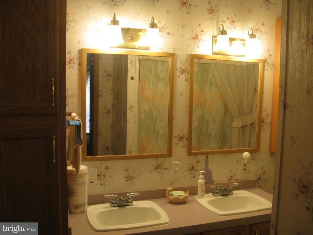 270 Clay School Road, Unit 2 Ephrata, PA 17522 - Photo 4 of 10 Gallery Image 4