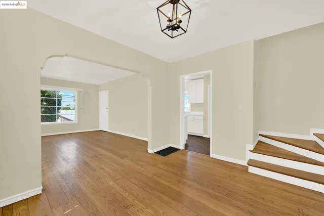 $559,500 | 8010 Ney Avenue, Oakland, CA 94605