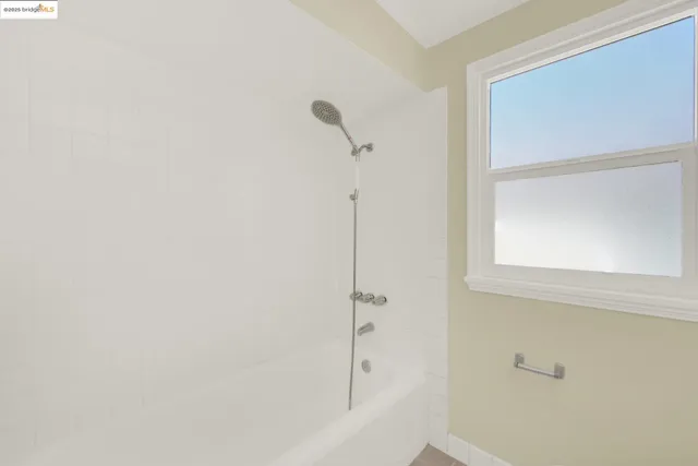 $559,500 | 8010 Ney Avenue, Oakland, CA 94605