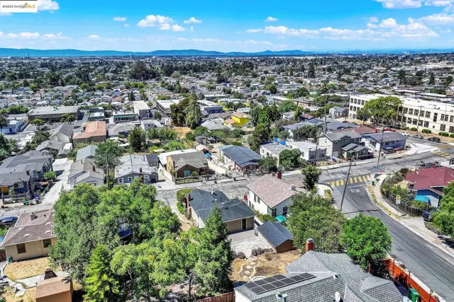 $559,500 | 8010 Ney Avenue, Oakland, CA 94605