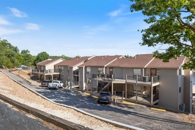 $190,000 | 70 Robinwood Drive, Unit 2B, Lake Ozark, MO 65049