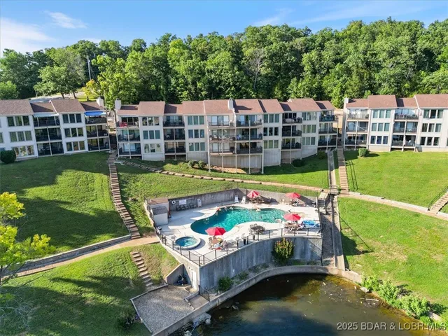 $190,000 | 70 Robinwood Drive, Unit 2B, Lake Ozark, MO 65049