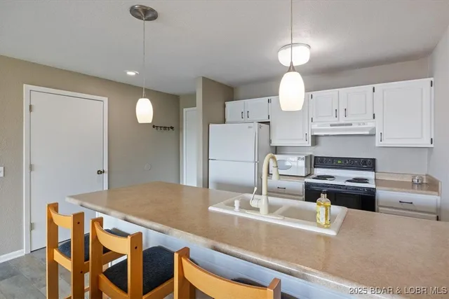 $190,000 | 70 Robinwood Drive, Unit 2B, Lake Ozark, MO 65049