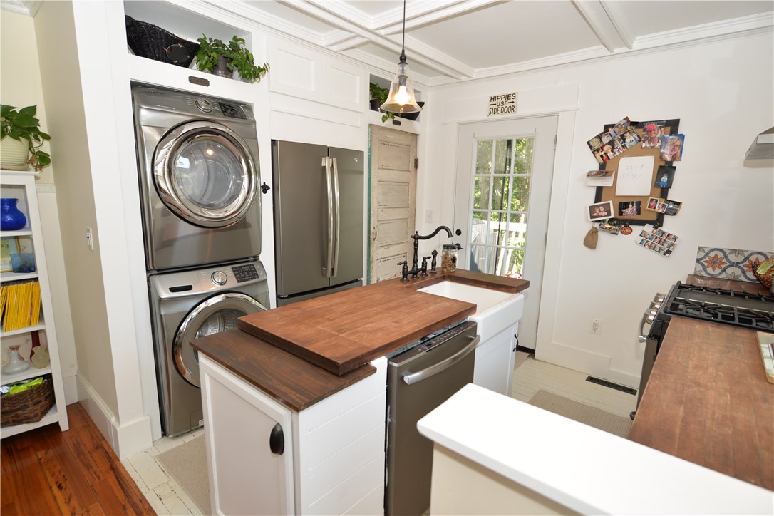 56 John Street Westerly, RI 02891 - Photo 5 of 38