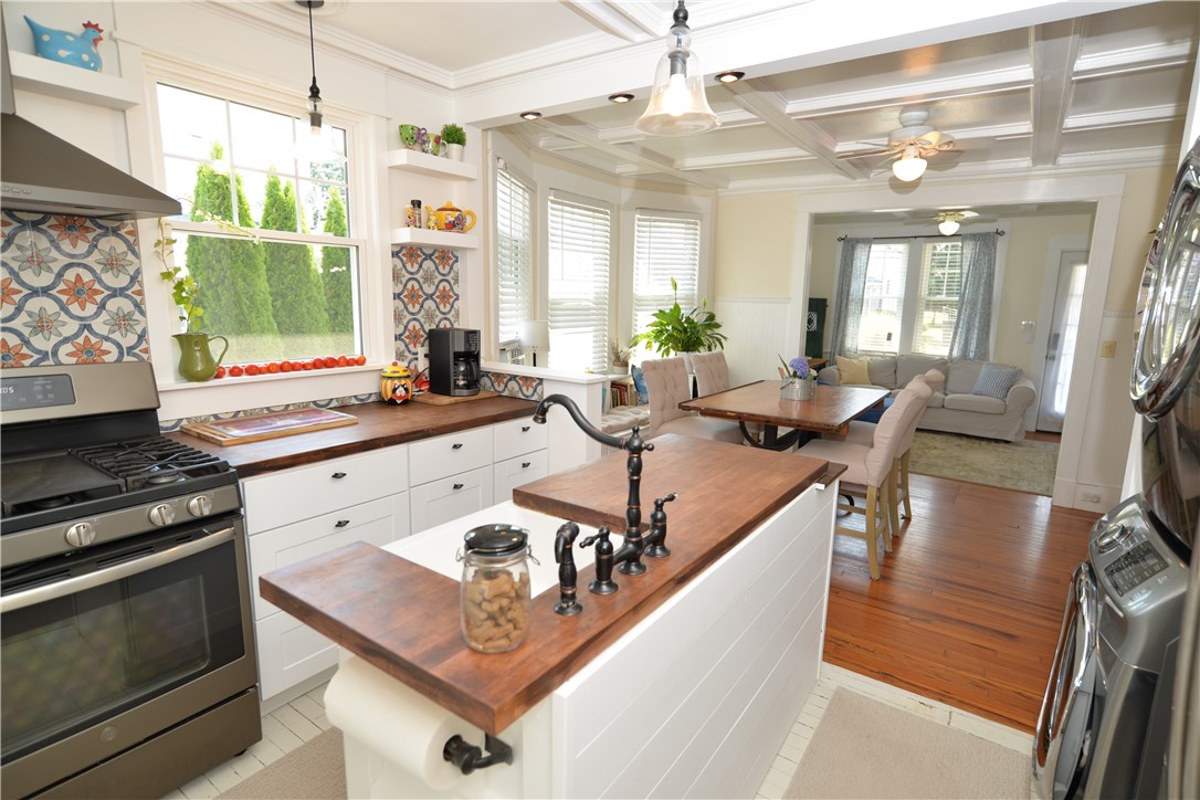 56 John Street Westerly, RI 02891 - Photo 7 of 38