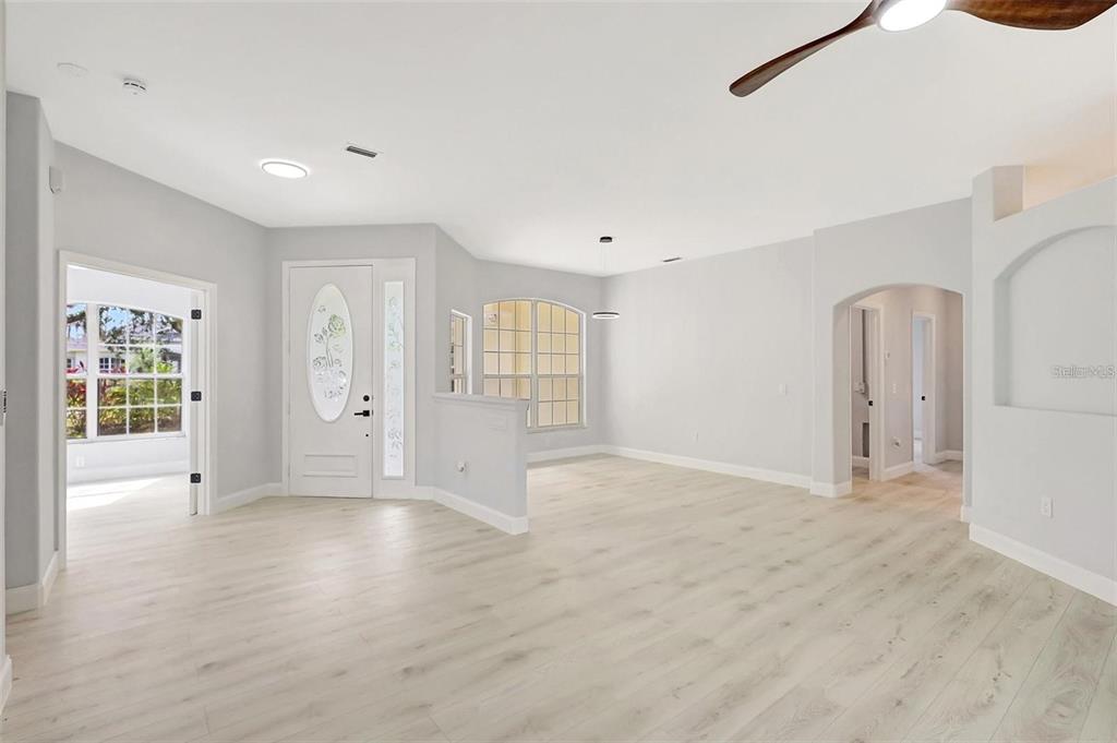 11019 Pine Lilly Place Lakewood Ranch, FL 34202 - Photo 3 of 34