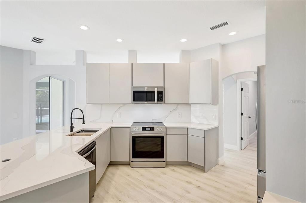 11019 Pine Lilly Place Lakewood Ranch, FL 34202 - Photo 8 of 34