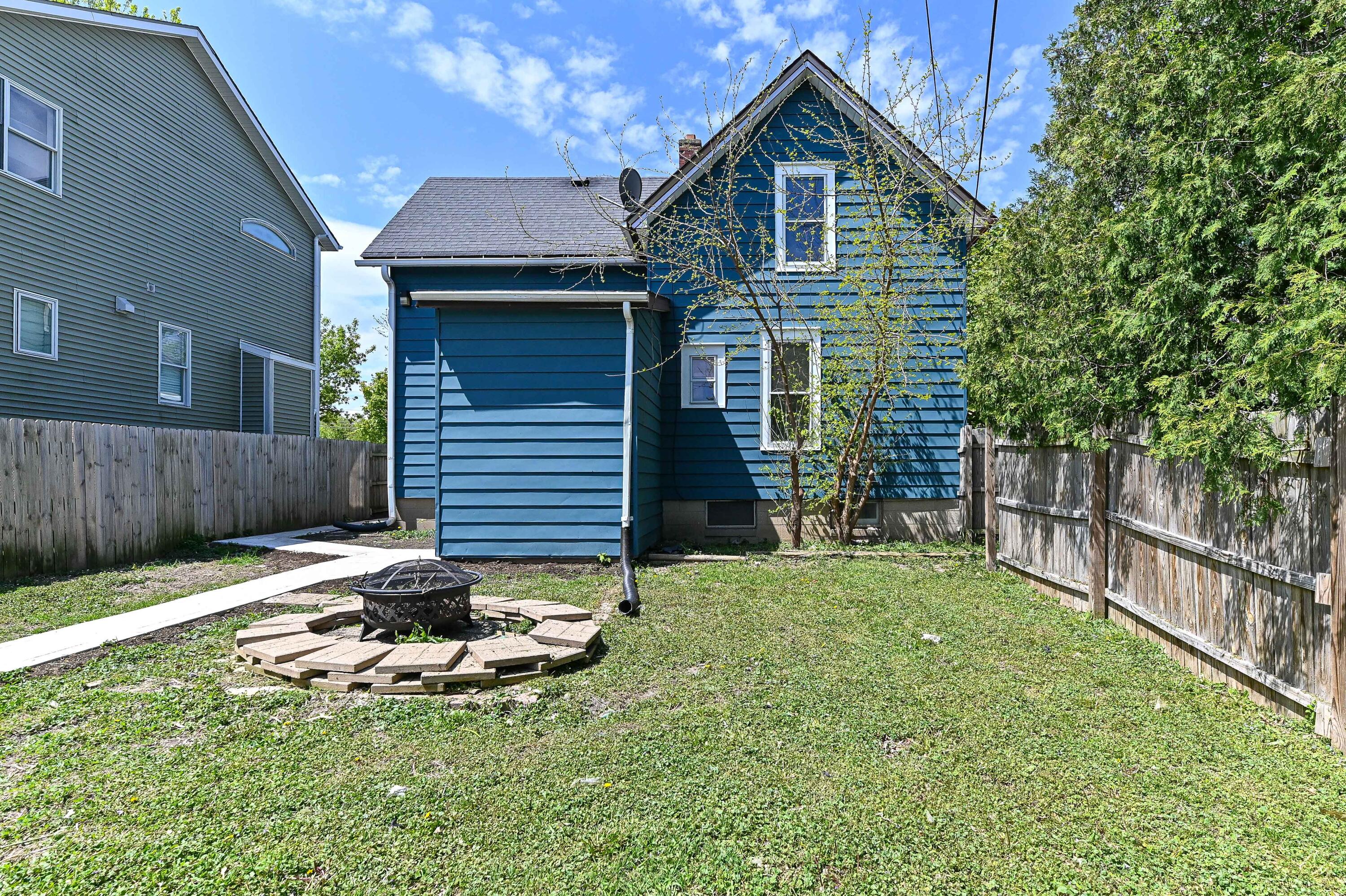 3270 South 92nd Street Milwaukee, WI 53227 - Photo 28 of 30 Back of Home