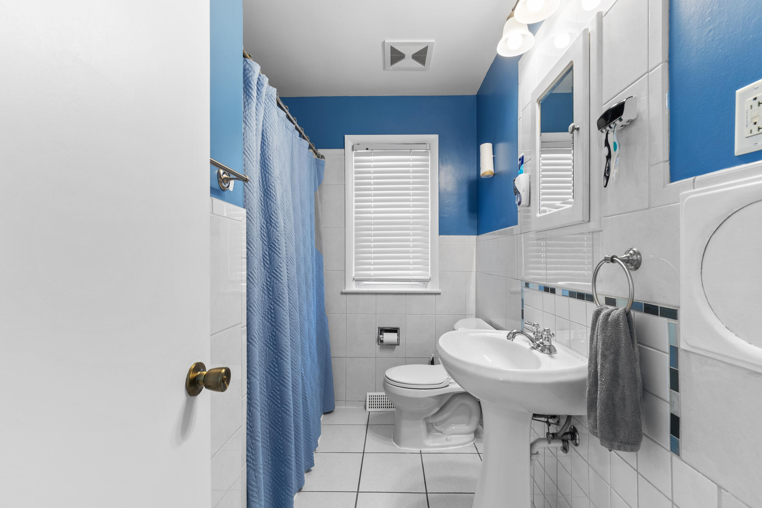 2401 Russet Street Racine, WI 53405 - Photo 13 of 27 main level full bath