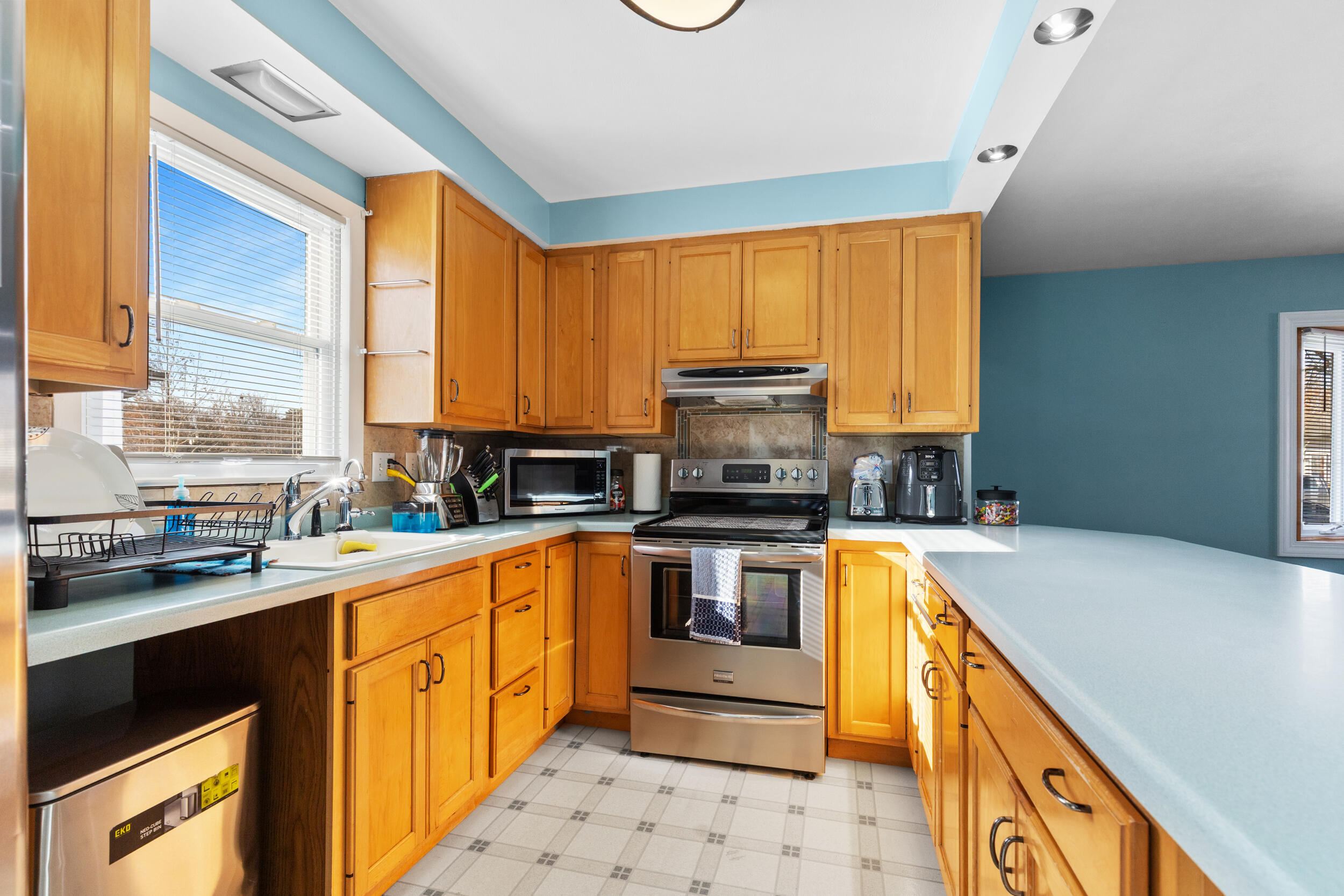 2401 Russet Street Racine, WI 53405 - Photo 9 of 27 photo nov 27 2025, 10 28 42 pm