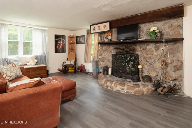 $375,000 | 502 Crestwood Drive, Clinton, TN 37716