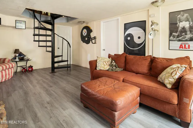 $375,000 | 502 Crestwood Drive, Clinton, TN 37716